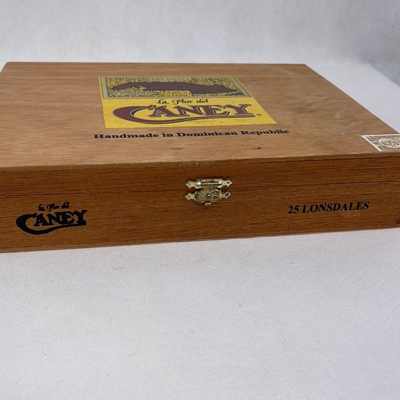 Wooden Cigar Box - Picture 3 of 5